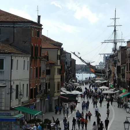 Casa Renier-biennale Velence